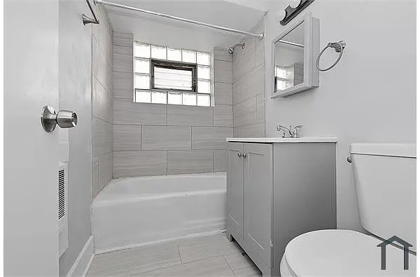 Building Photo - 2830 W 87th St #2N