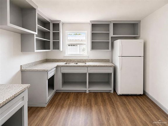 5th image of 3334 Tulipan Ave