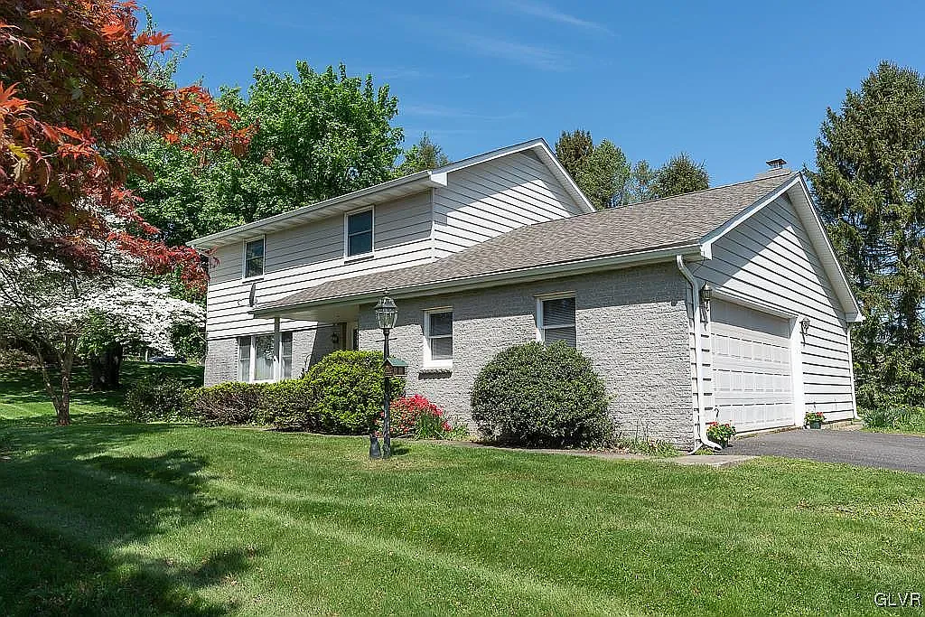 4 bed, 2.5 bath, 1875 sqft, $2,690 — Photo 3