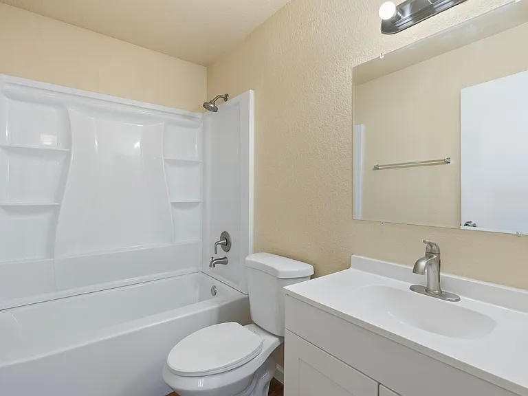 4043 W Sweetwater Ave — Photo 16