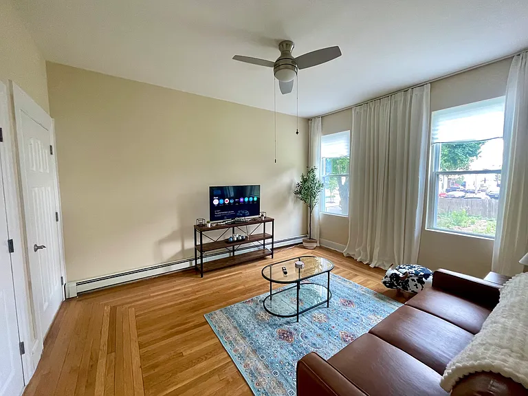 498 Washington St #1 — Photo 8