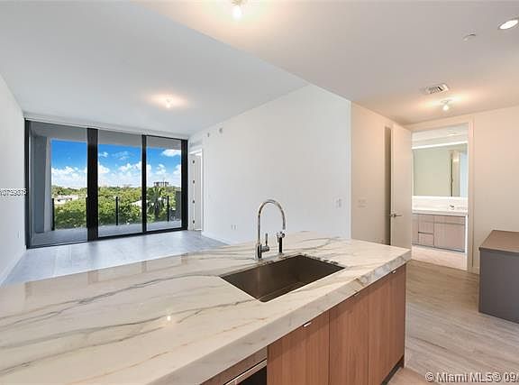 3rd image of 2831 S Bayshore Dr Unit 606