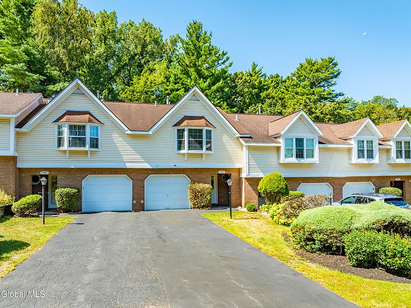 2nd image of 4005 Chaucer Place