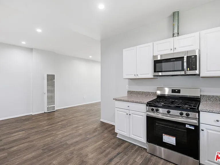 171 E 35th St #173-1/2 — Photo 17