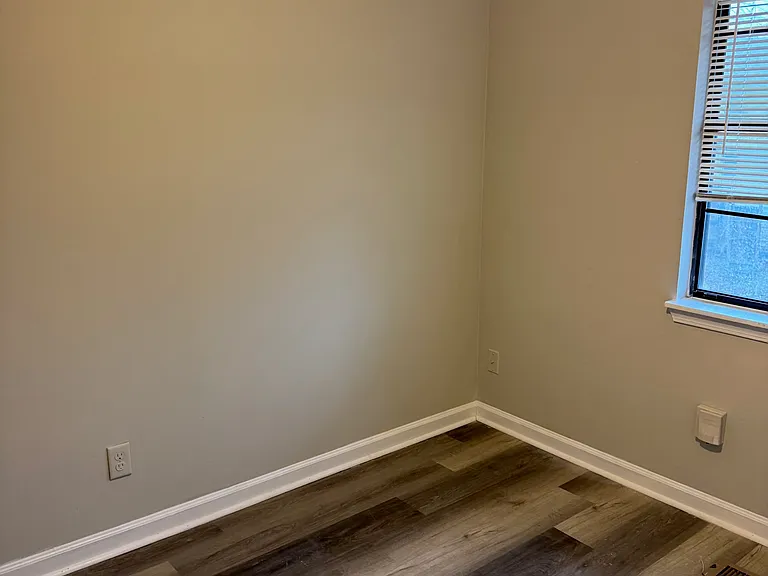 5511 Saint James St — Photo 14