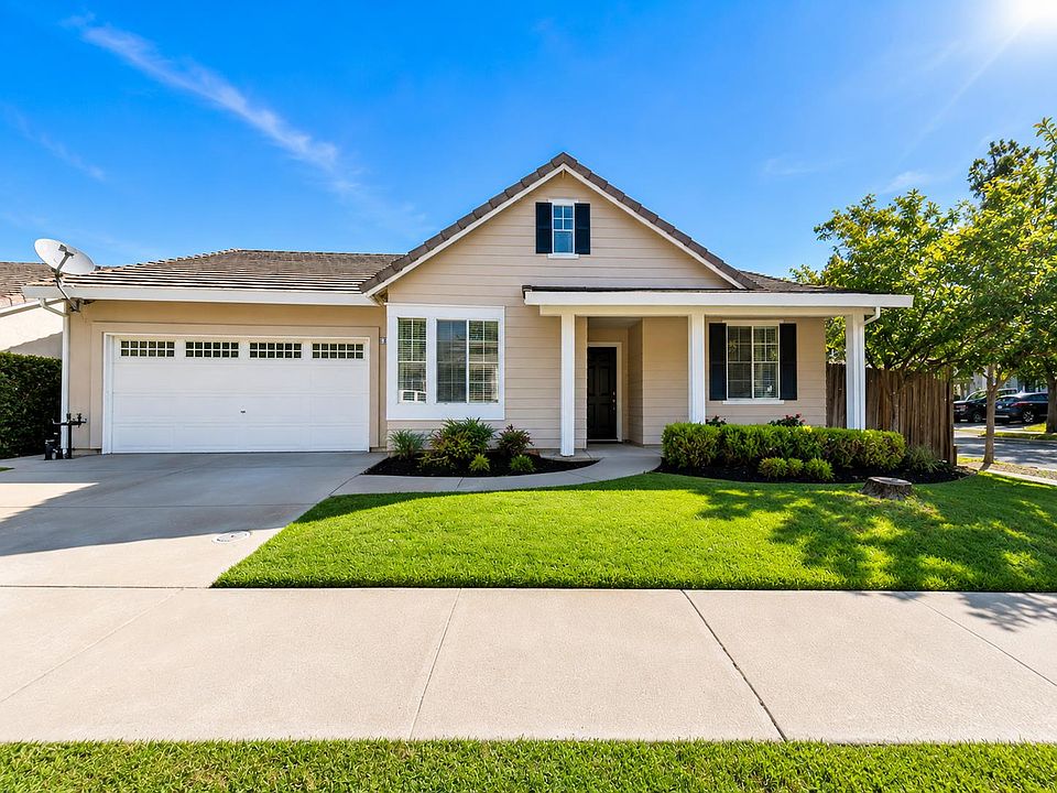 1st image of 385 Summer Grove Cir