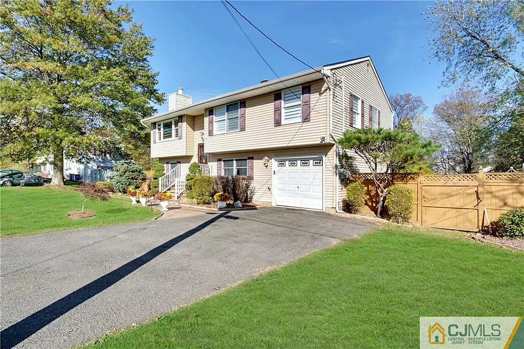 36 Griggs St photo 1