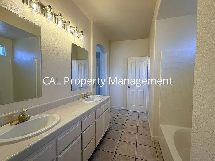 1159 Cobblestone St — Photo 15