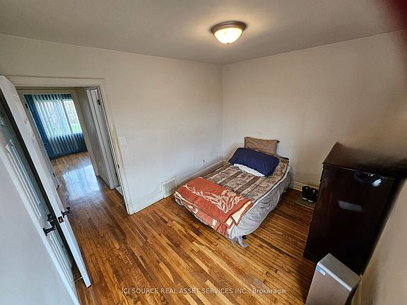 4th image of 279 Millen Rd