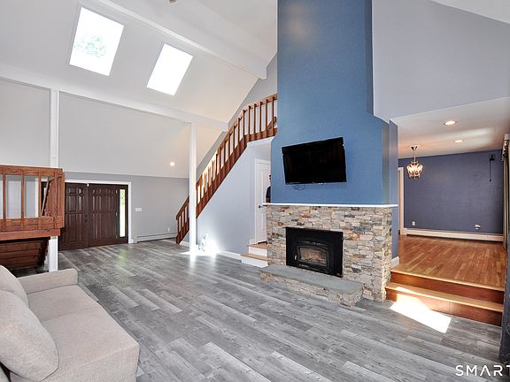 4th image of 4 Tennyson Drive
