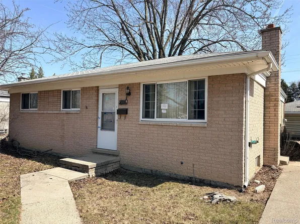 27442 Liberty Dr, Warren, MI 48092