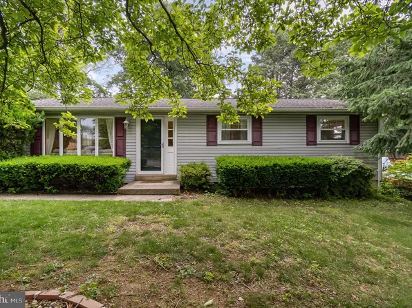 1390 Meadowbrook Ln, Lebanon, PA 17046