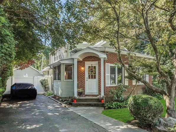 3 2nd Street, Glenwood Landing, NY 11547