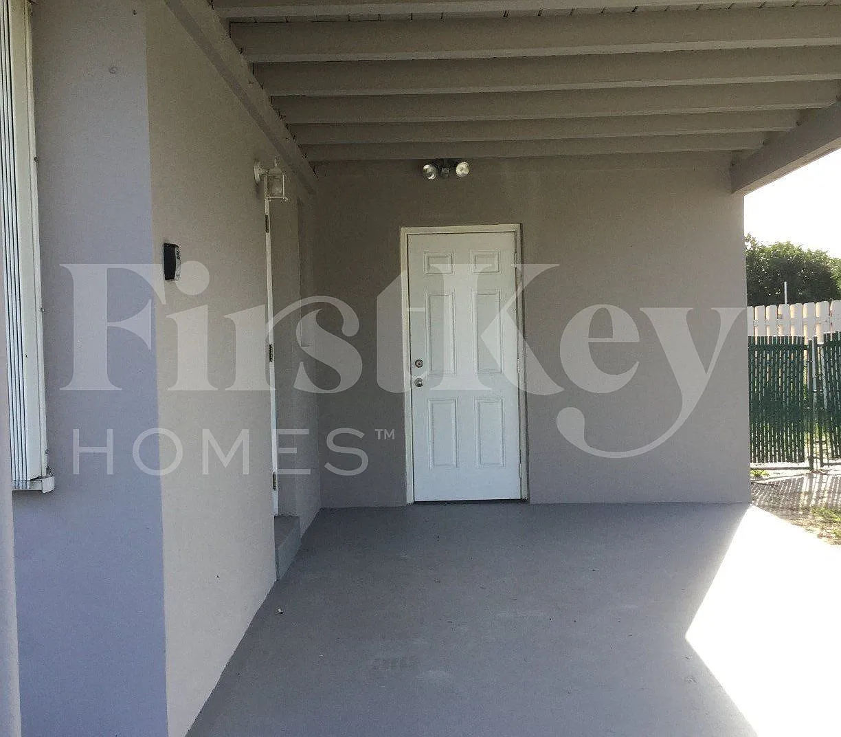 3 bed, 1.0 bath, 925 sqft, $2,075 — Photo 2