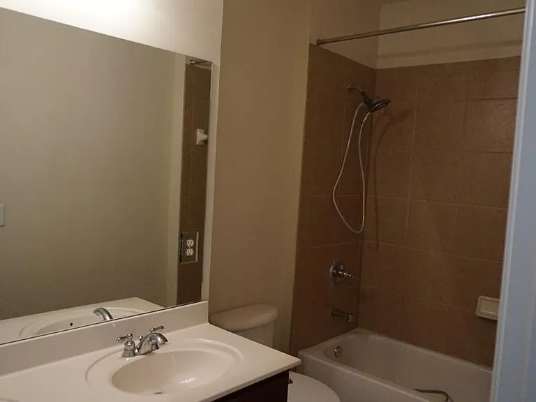 Full guest bathroom