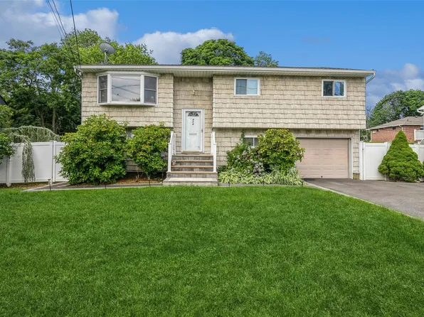 804 N Alleghany Avenue, Lindenhurst, NY 11757