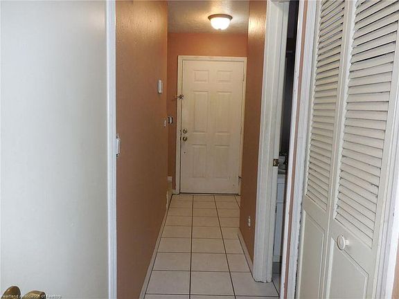 2nd image of 1561 Lakeview Dr Unit 951