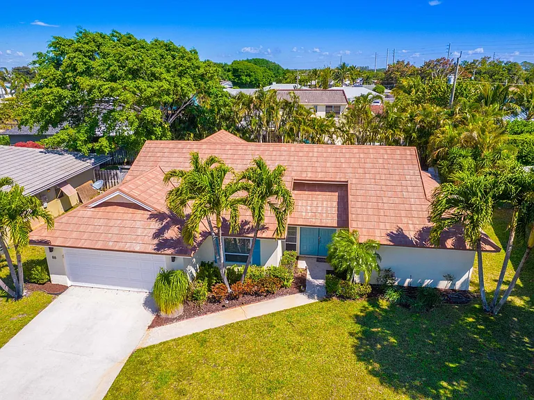 88 Pinehill Trl E — Photo 1