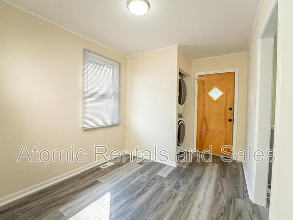 4th image of 3258 Sutherland Ave