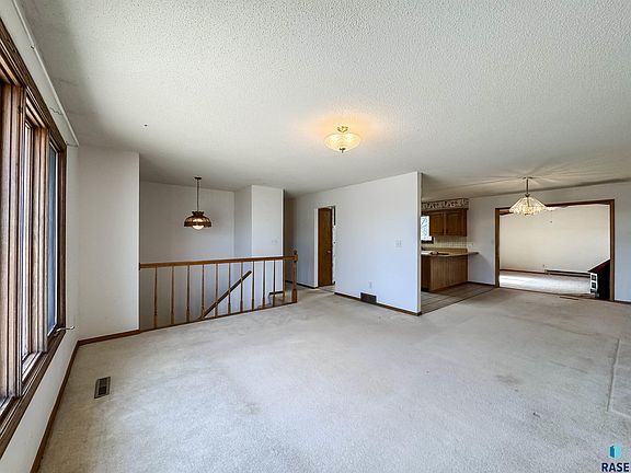 5th image of 2301 S Wellington Ave