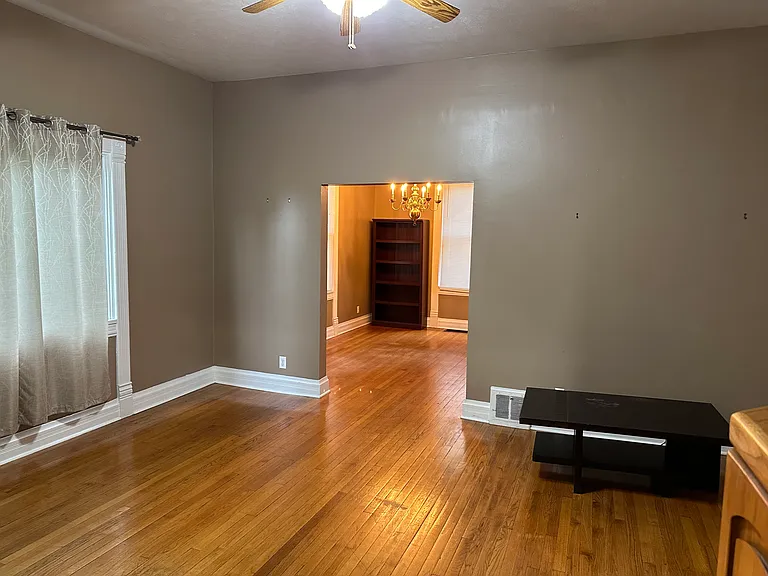 224 1/2 N Saint Louis Blvd — Photo 4