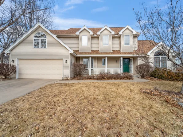 9411 Goodman Cir, Urbandale, IA 50322