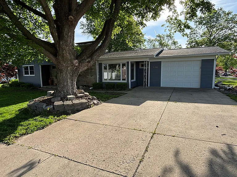 1614 Lindenwood Ave — Photo 1