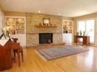 309 Warwick Rd, Tower Lakes, IL 60010