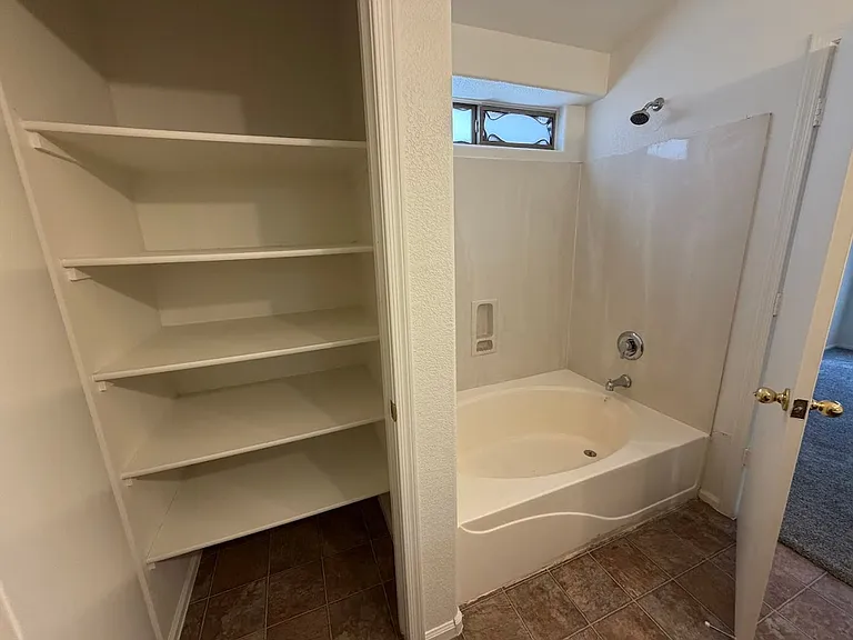 16248 W Moreland St — Photo 21