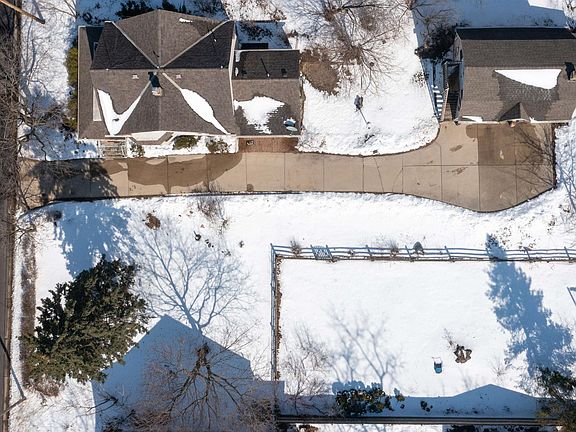 4th image of W156N11580 Pilgrim Rd