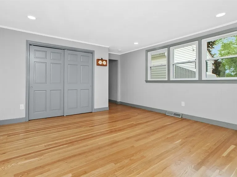 29 Harbor St — Photo 15