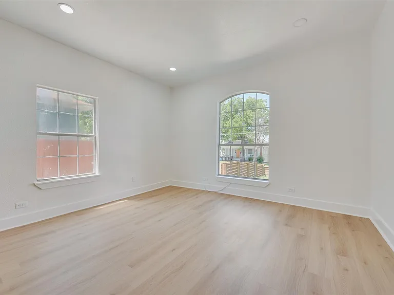 506 N Lancaster Ave #506 — Photo 3