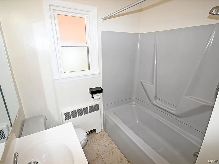 1047 N 7th St #WHOLE HOUSE — Photo 7