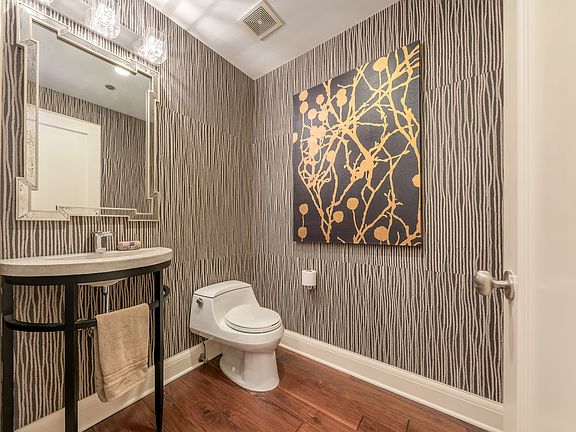 4th image of 270 E Pearson St APT 1103