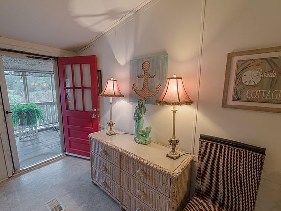 5th image of 326 Twin Lakes Dr