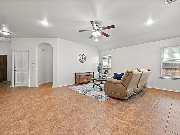 3rd image of 303 Limerick Rd