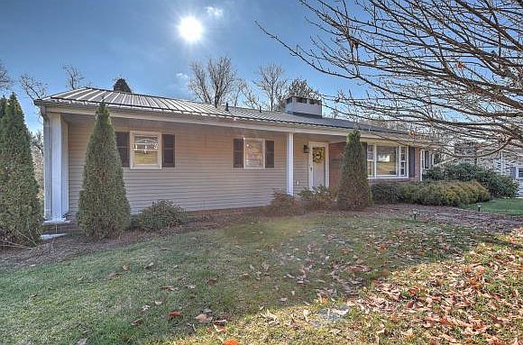 1st image of 403 Knob Hill Dr