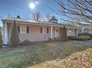 403 Knob Hill Dr, Bristol, TN 37620