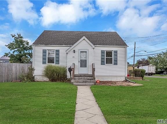 2nd image of 102 Hawkins Blvd