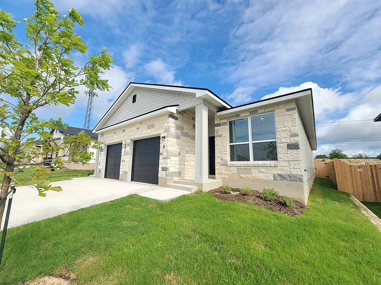 3807 American Elm Dr — Photo 1