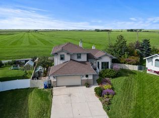 412 E Harrison Ct, Crossfield, AB T0M0S0