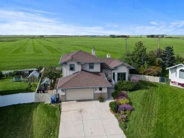 412 E Harrison Ct, Crossfield, AB T0M 0S0