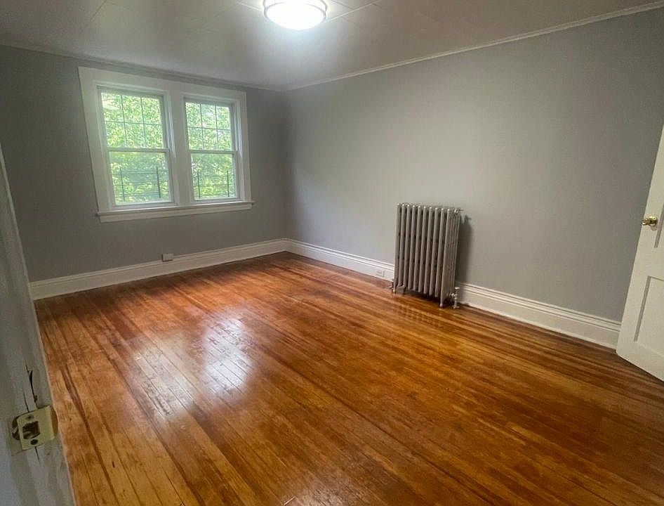 1st image of 9 Mooney Pl #4