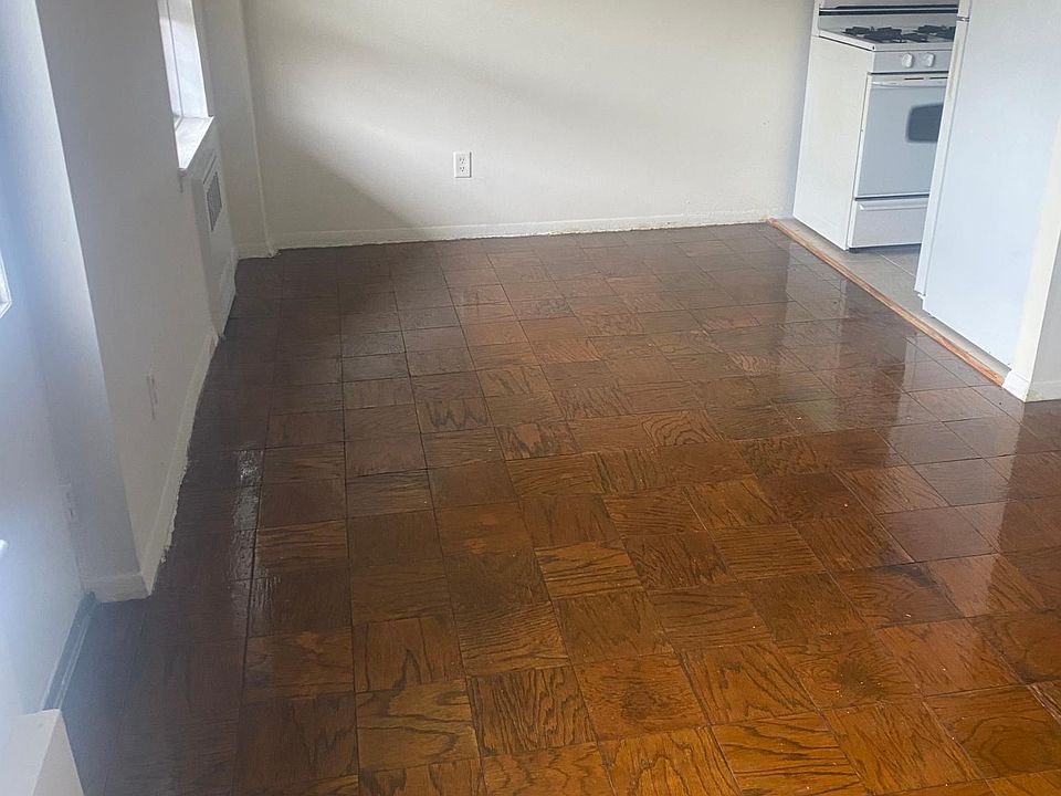 1st image of 14430 Roosevelt Ave #4A