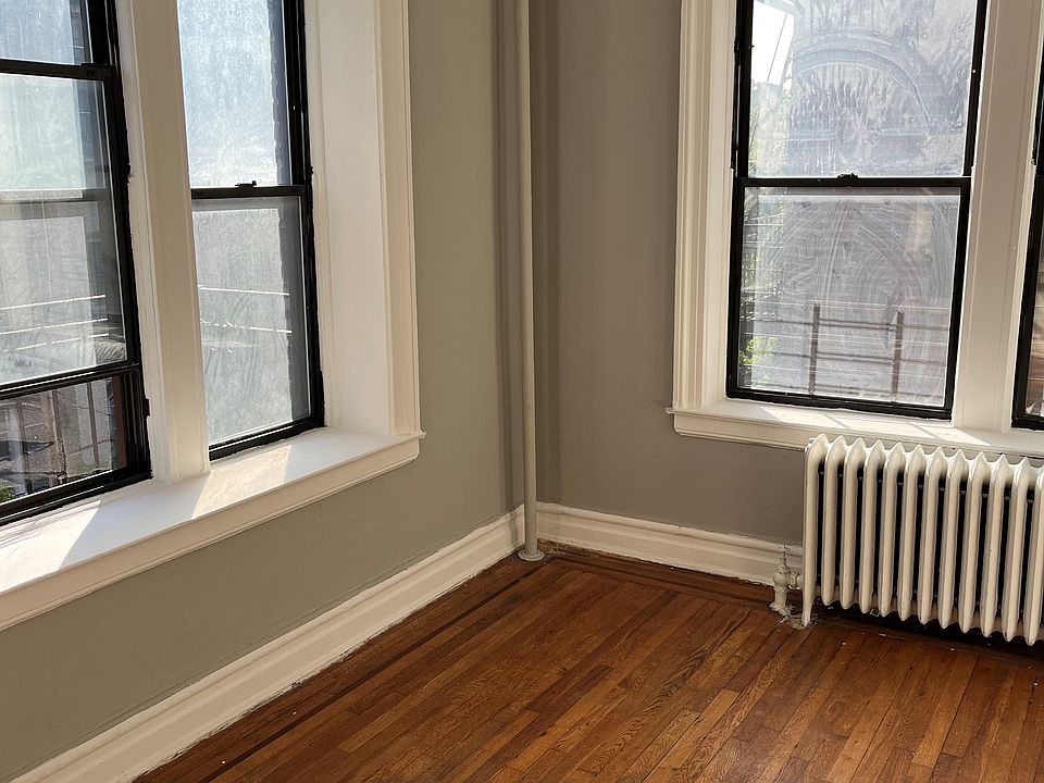 2nd image of 141 Saint Marks Pl APT 4H