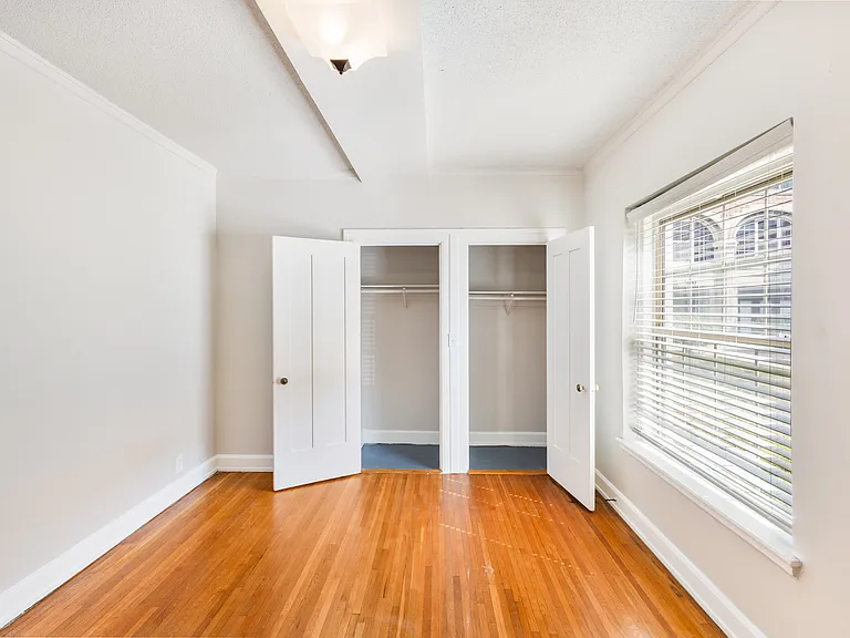 Buckingham & Balmoral Apartments — Photo 16