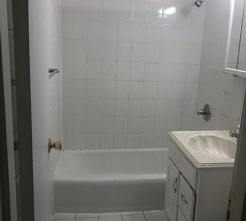 5th image of 8829 Kennedy Blvd APT D4