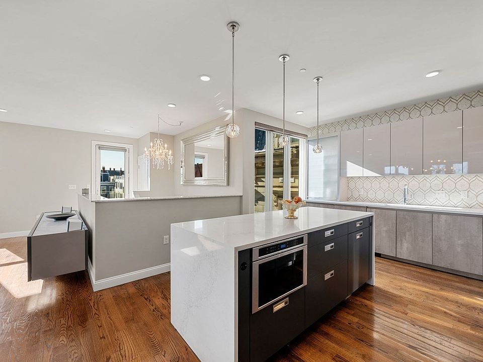 1st image of 928 E Broadway #9