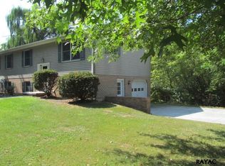 217 Breezewood Dr, Hanover, PA 17331