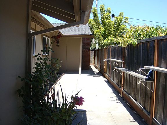 3rd image of 3384 Los Prados St